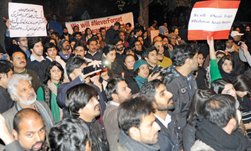 Protest against Maulana Abdul Aziz outside Lal Masjid 